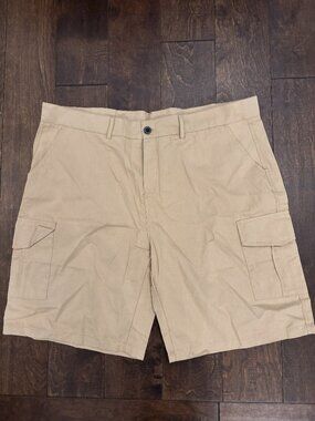 Men's 2XL Linen Cargo shorts. Tan NEW without tag